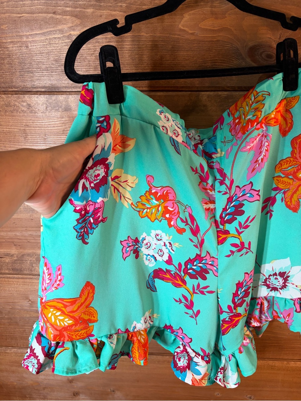 Turquoise Floral Ruffle-Hem Shorts Size XL 💕🌴 - Picture 2 of 5